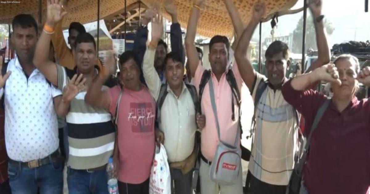 J-K: Fresh batch of pilgrims leave Srinagar camp for Amarnath Yatra